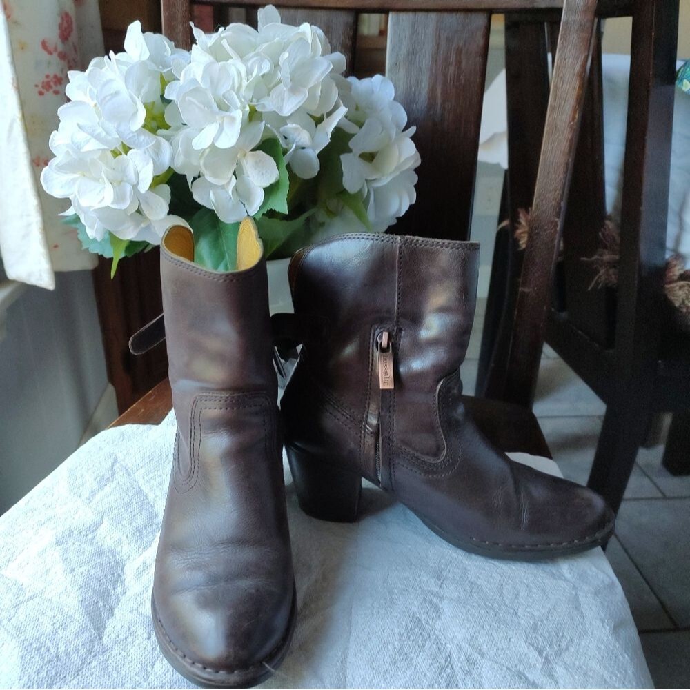 Bussola Vintage Espresso Brown Leather Ankle Boots.  EUC